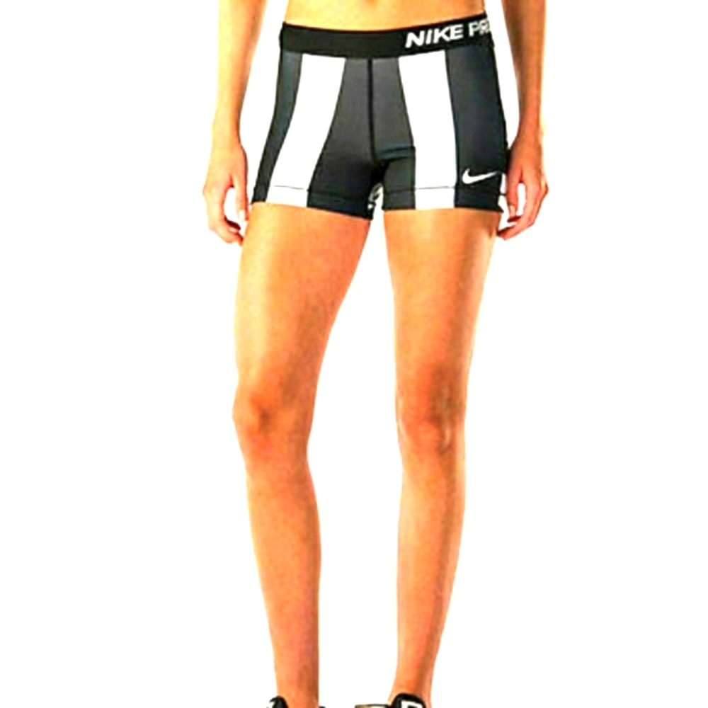 NWOT Nike Blk/Wht workout shorts